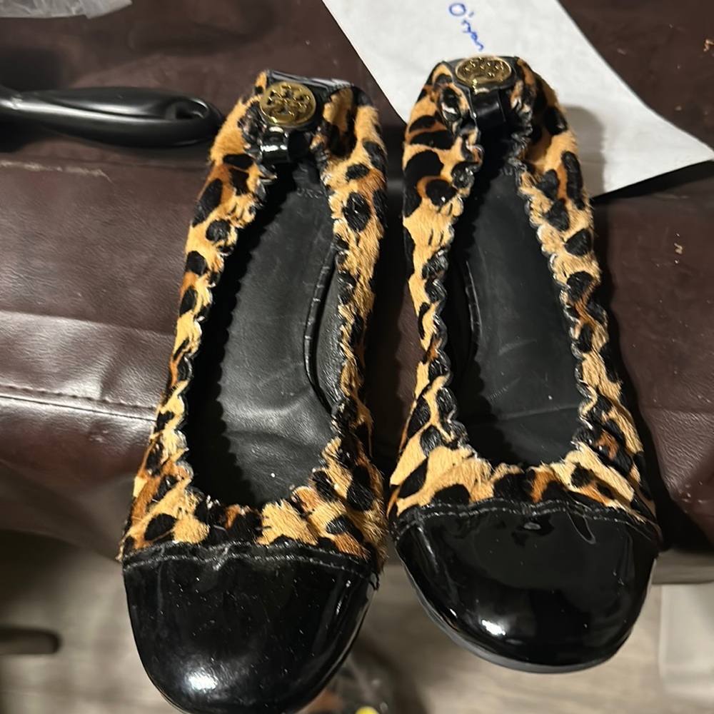Tory Burch Abbey Leopard Print Calf Hair Black Patent Cap Toe Ballet Sz 9.5